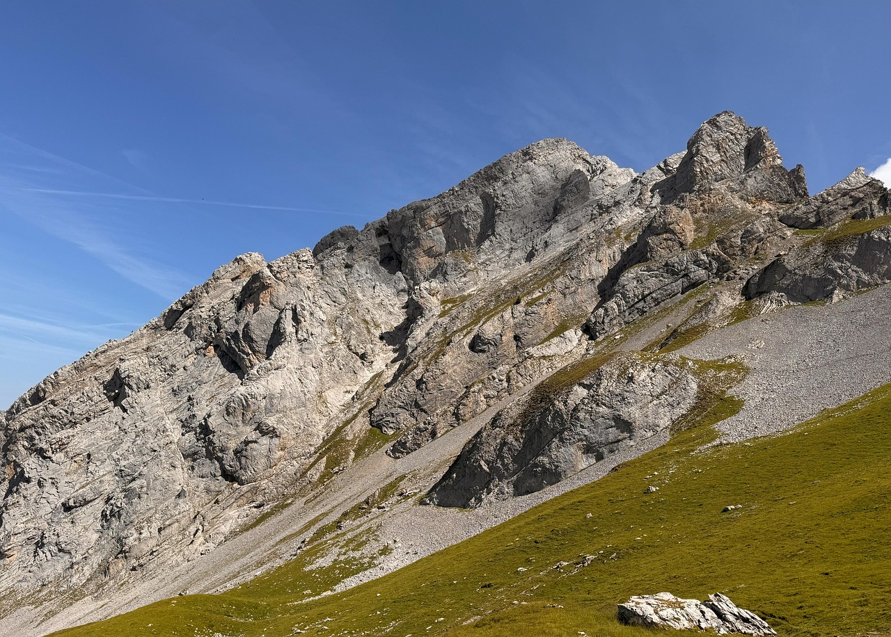 Reliefs des Aravis ; illustration des paysages de randonnée autour de La Clusaz.
