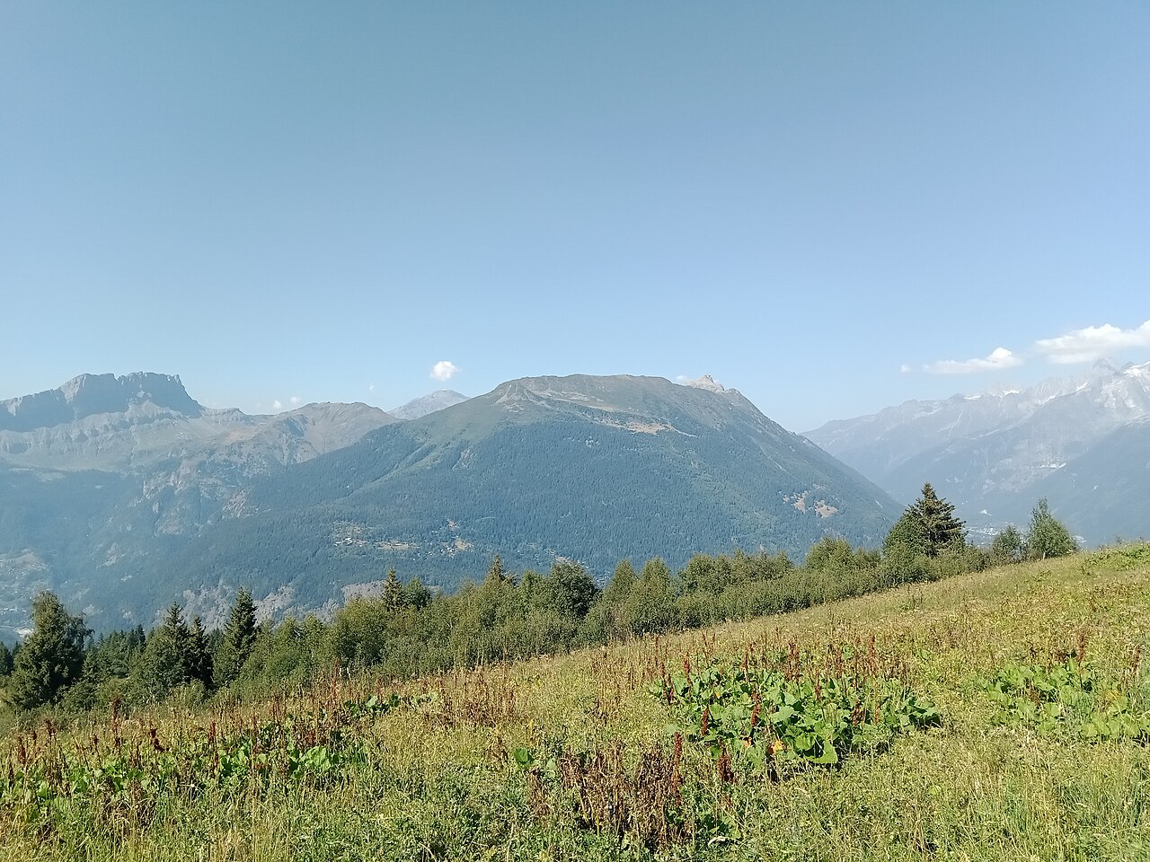 Les aiguillettes des Houches et du Brévent en juillet 2022 ; illustration du massif.