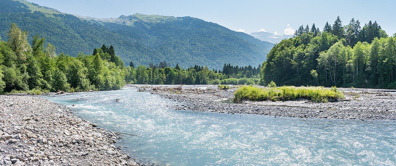 Le Giffre à Samoëns en juin 2025 ; illustration de la rivière, sans montrer tout l’itinéraire.