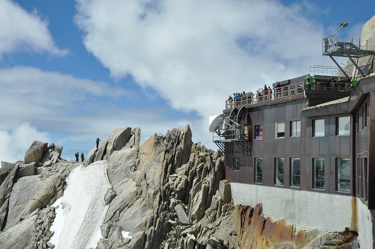 Les plateformes de l’Aiguille du Midi en août 2017.